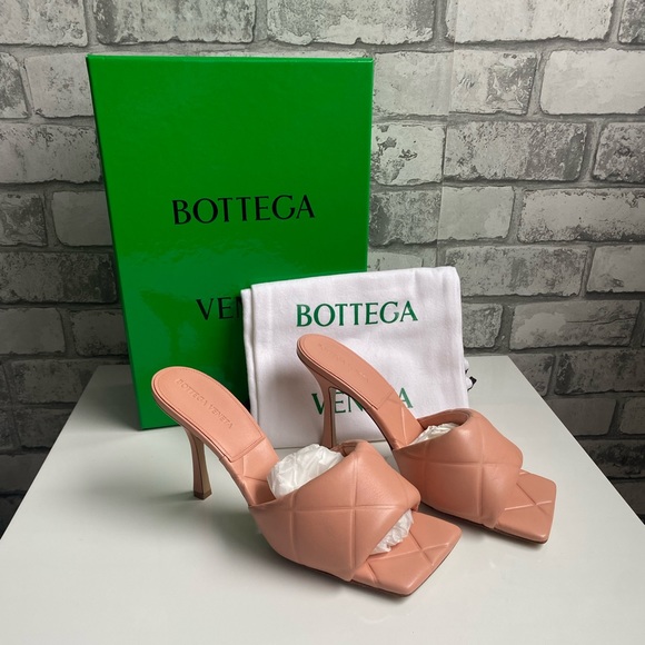 SOLD - Bottega Veneta Rubber Lido - Picture 1 of 5
